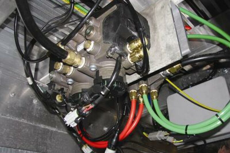 The Bendix TABS-6 Advanced MC system provides stability protection for multi-axle trailers.