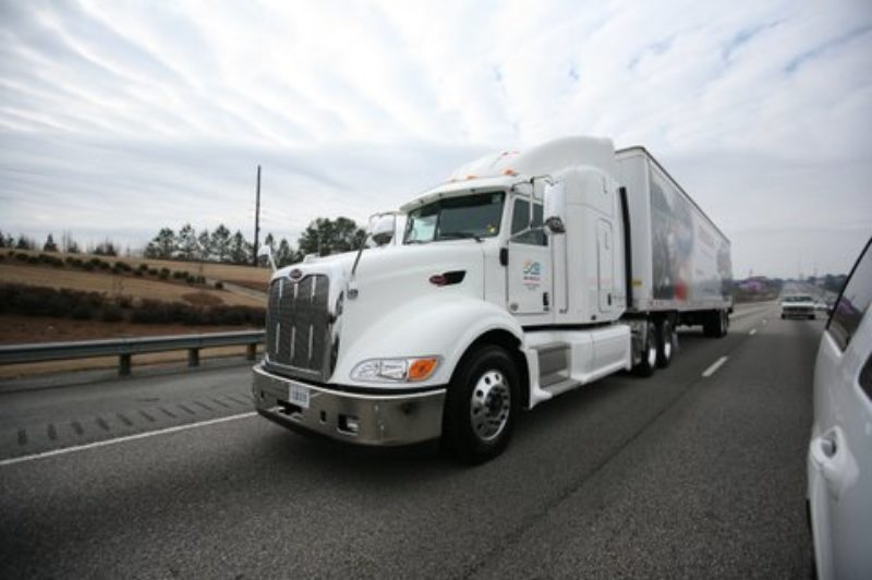 Honda will run this Class 8 hybrid Peterbilt Model 386 on parts delivery runs in the US.