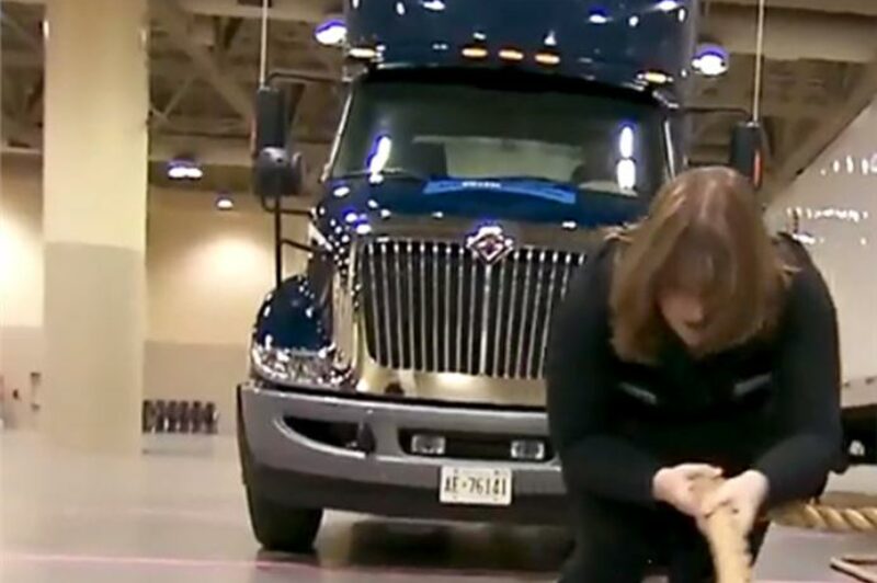 Lia Grimanis pulls 17,000 lbs and sets a new Guinness record.