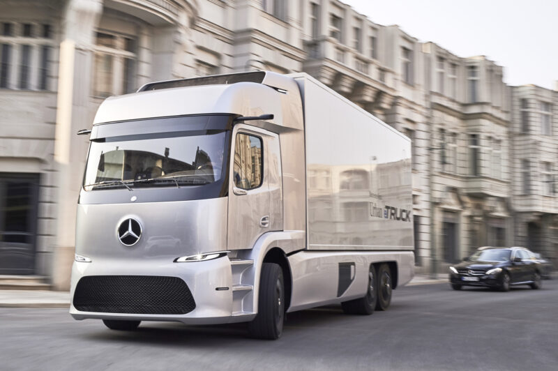 Daimler looks to revolutionize urban deliveries with electric vehicles article image