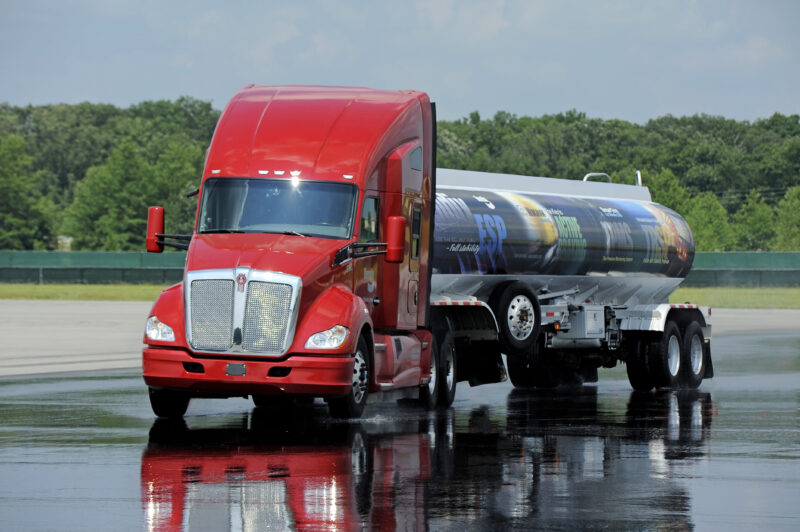 Bendix ESP system now standard on Kenworth T680, T880 article image