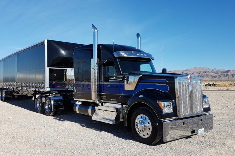 Test driving the Kenworth W990 article image