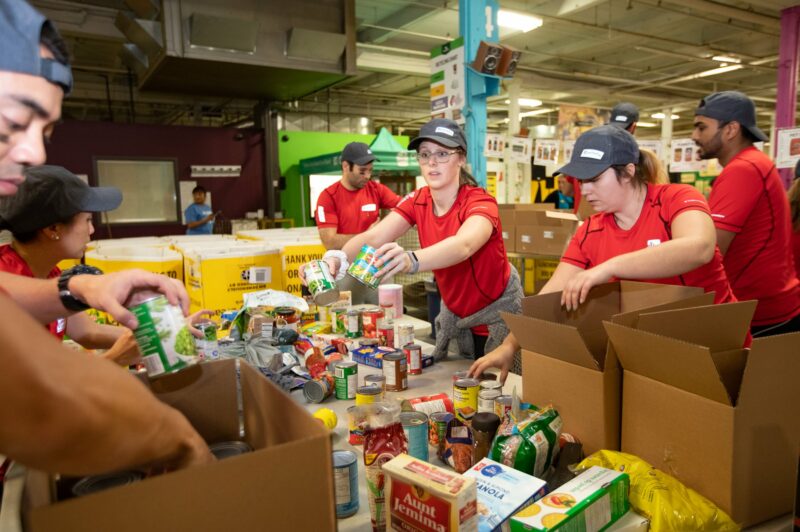 Fleets gather (and sort) for Toronto food bank article image