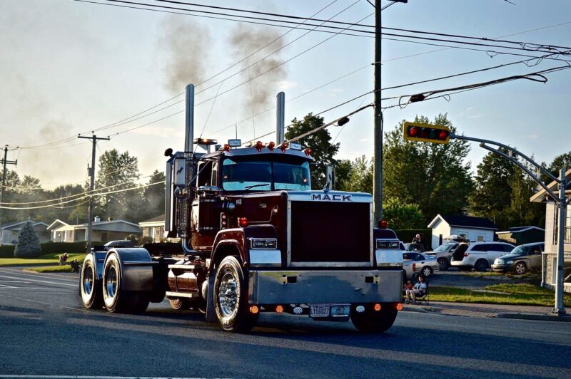Mack Trucks Super-Liner