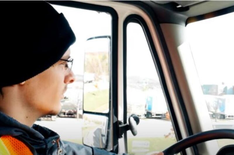 Quebec a step closer to allowing young drivers to drive truck article image