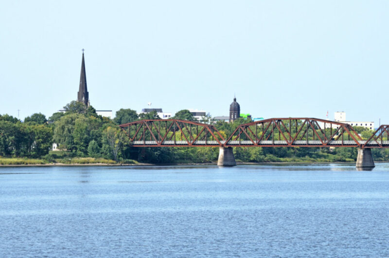 New Brunswick orders out-of-province truckers to isolate article image