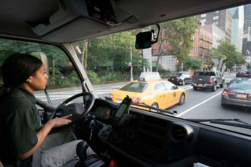 Drivers tend to double down on risky behavior, data shows article image