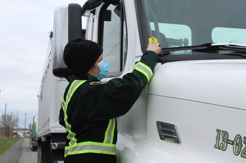 Quebec Roadcheck inspector