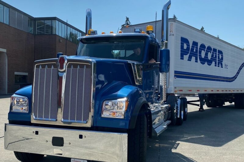 W990 heavy-hauler