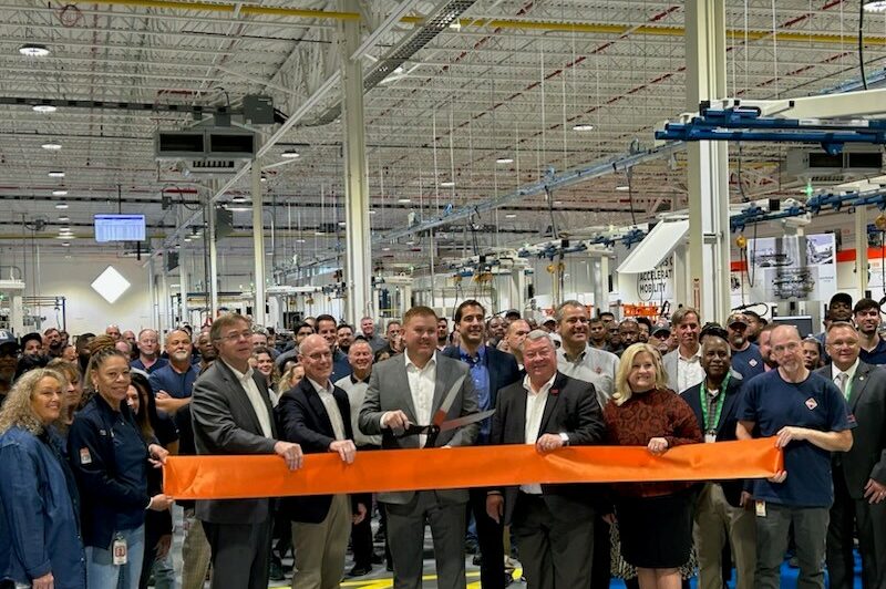 Navistar begins S13 production at Huntsville powertrain plant article image