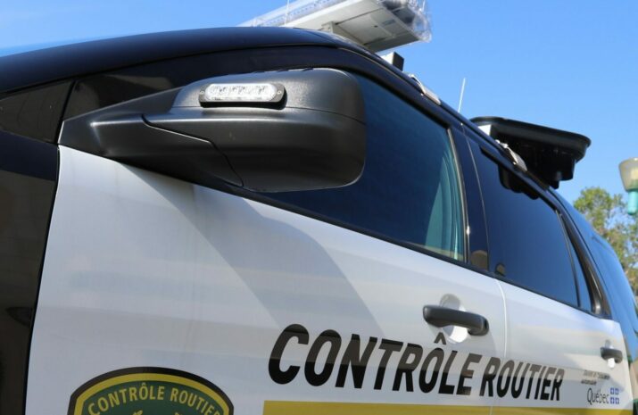 Quebec truck enforcement officers not conducting patrols as they seek approval to carry firearms article image