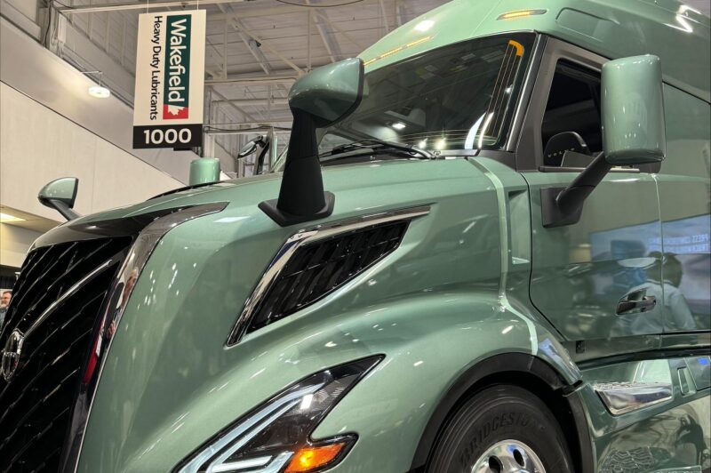 Volvo introduces new VNL to Canadian market at Truck World article image
