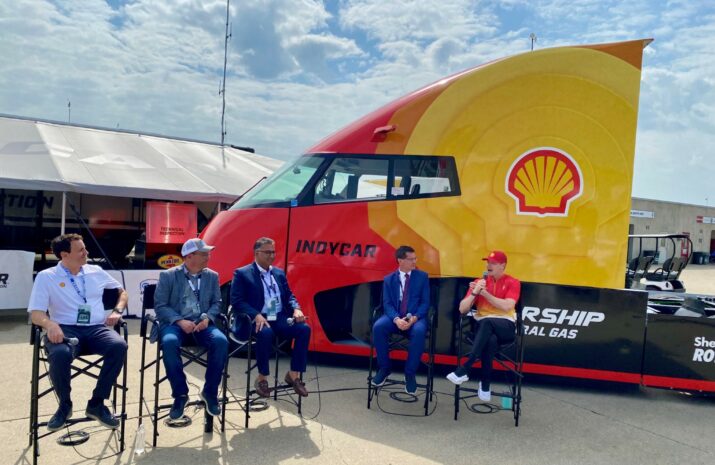 Picture of people sitting on chairs in front of Shell Starship 3.0