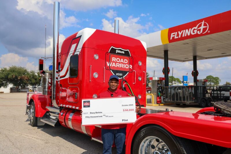 Pilot gives Road Warrior champs Kenworth truck, cash prizes article image
