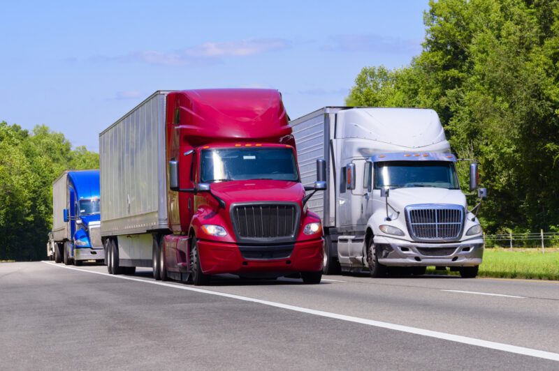 ECONOMIC TRUCKING TRENDS: Spot market flattens, while shippers continue to feel the pain article image