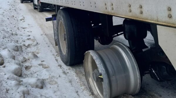 Picture of a trailer without a tire