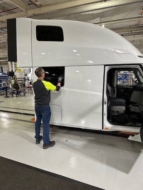 ECONOMIC TRUCKING TRENDS: Softer truck orders, spot rates appear in latest data
