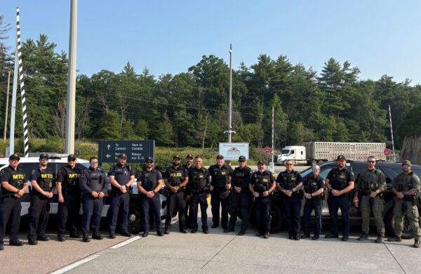 Picture of officers standing at Lansdowne border crossing
