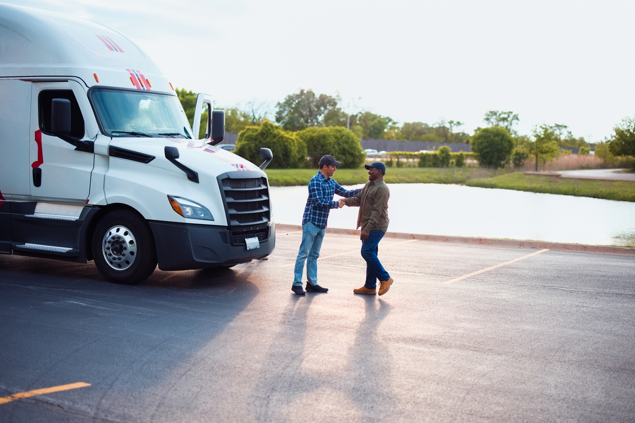 Trucknews launches Canada-US trucking workforce survey