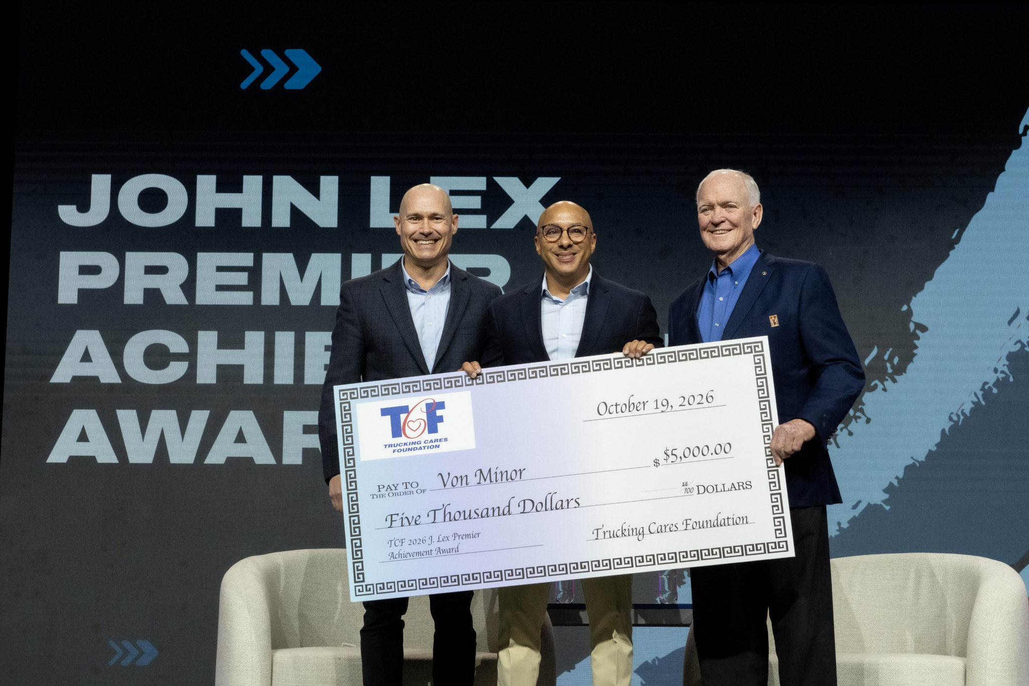 Dev Validator Icon Von Minor receives Trucking Cares Foundation award - Truck News